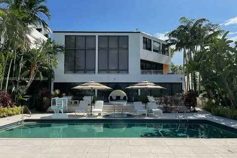 279 N Hibiscus Dr, Miami Beach FL 33139