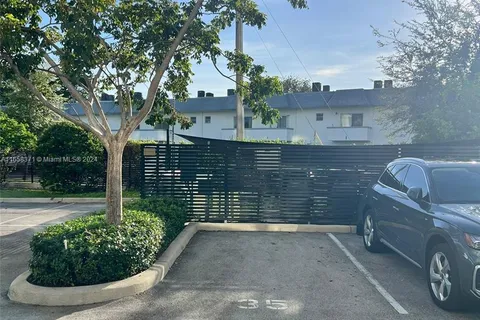 13800 Highland Dr # 602, North Miami Beach FL 33181