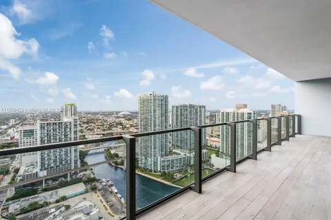 68 SE 6th St # 3706, Miami FL 33131