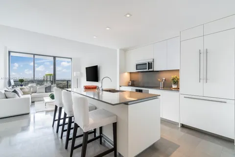 68 SE 6th St # 3706, Miami FL 33131