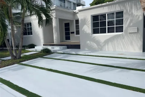 7820 Carlyle Ave, Miami Beach FL 33141