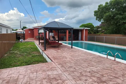 150 E 38th St, Hialeah FL 33013