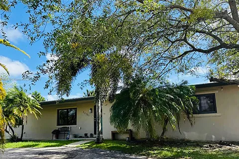 27701 SW 162nd Ct, Homestead FL 33031