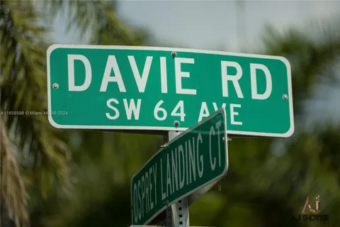 6463 Osprey Landing St, Davie FL 33314