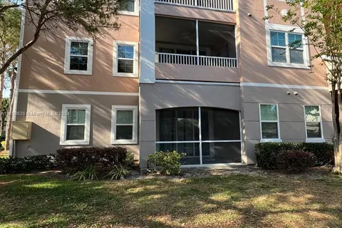 6685 QUEENS BOROUGH AV # 101, Other City - In The State Of Florida FL 32835