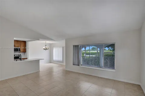 815 W Boynton Beach Boulevard # 204, Boynton Beach FL 33426