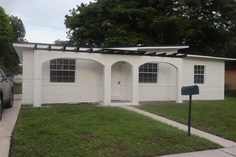 13725 NW 4th Ct, North Miami FL 33168