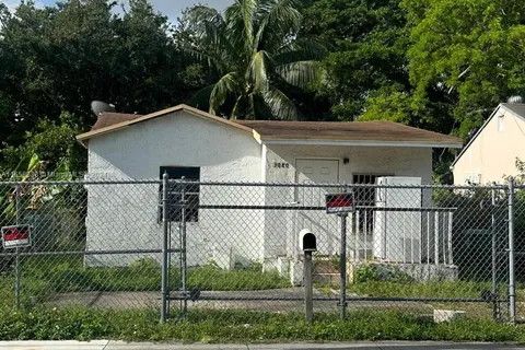 3080 NW 55th St, Miami FL 33142