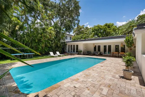 1000 S Alhambra Cir, Coral Gables FL 33146