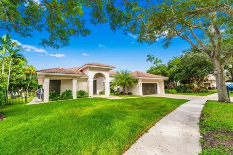 1045 Woodfall Ct, Weston FL 33326