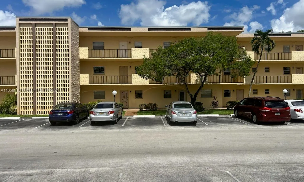 301 Cambridge Rd # 302, Hollywood FL 33024