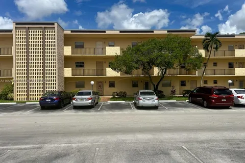 301 Cambridge Rd # 302, Hollywood FL 33024