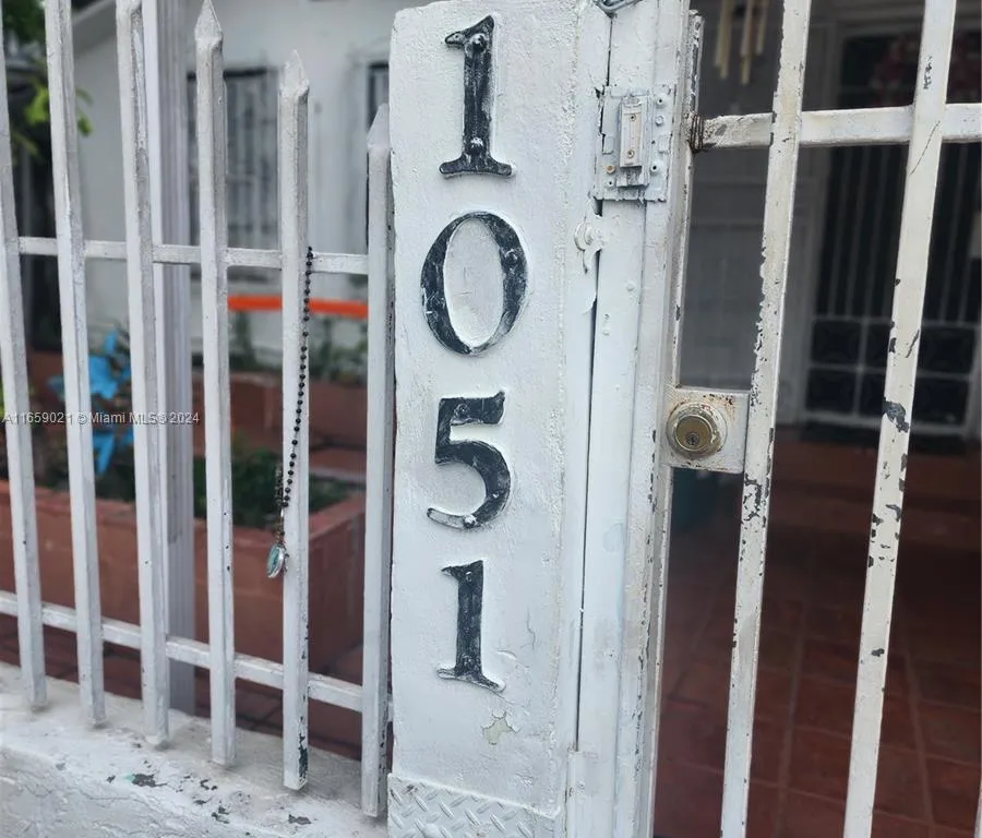 1051 SW 6th St, Miami FL 33130