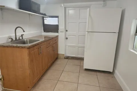 1051 SW 6th St, Miami FL 33130