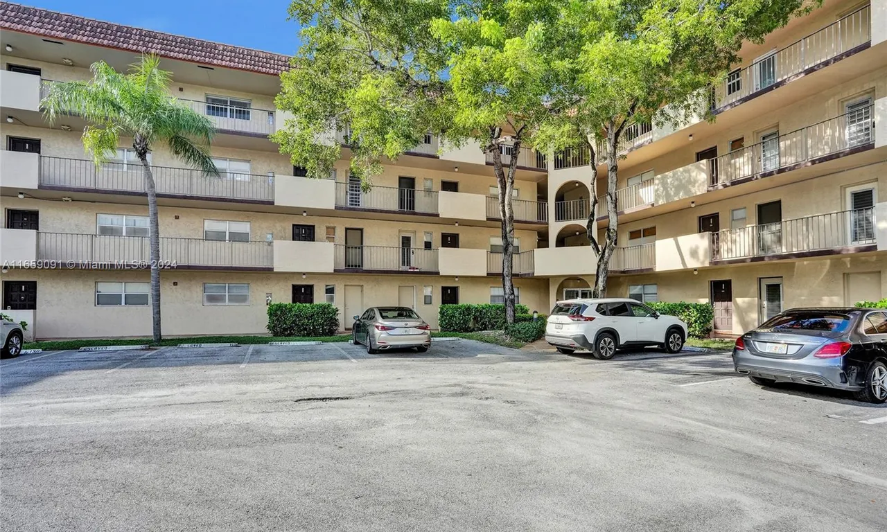 6061 N Falls Cir Dr # 110, Lauderhill FL 33319