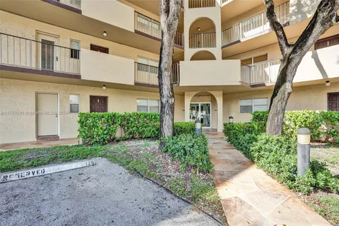 6061 N Falls Cir Dr # 110, Lauderhill FL 33319