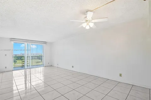 3300 W Rolling Hills Cir # 701, Davie FL 33328