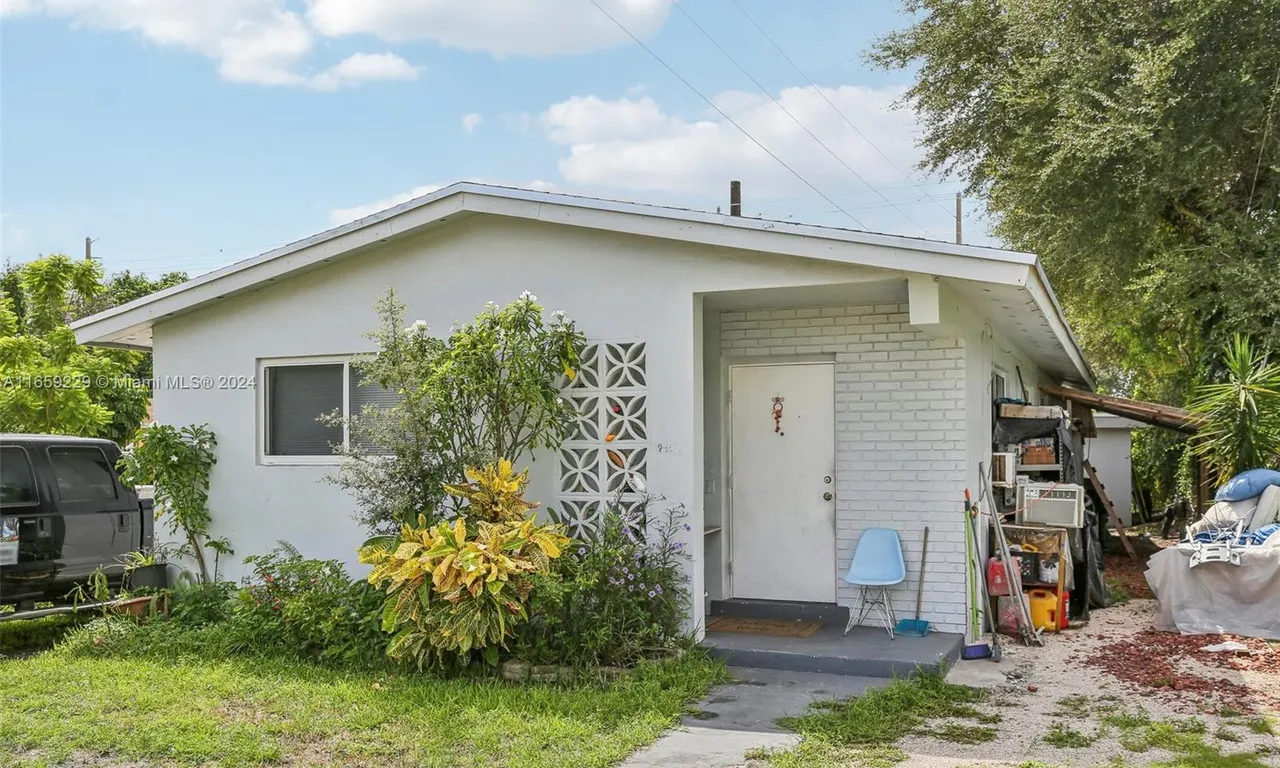 2406 NW 67th St, Miami FL 33147