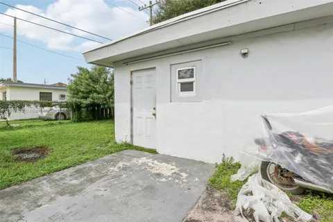 2406 NW 67th St, Miami FL 33147