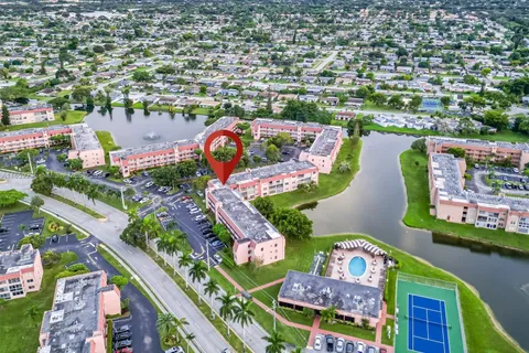 9480 Sunrise Lakes Blvd # 210, Sunrise FL 33322