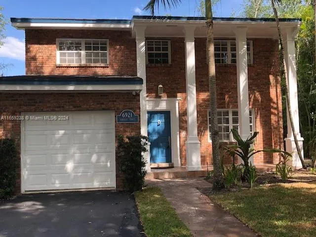 6921 Portillo St, Coral Gables FL 33146