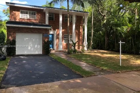 6921 Portillo St, Coral Gables FL 33146