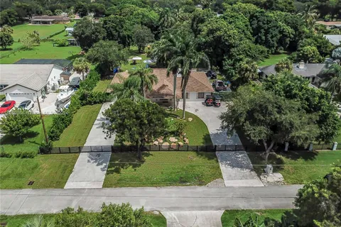 14401 SW 23 nd ST, Davie FL 33325