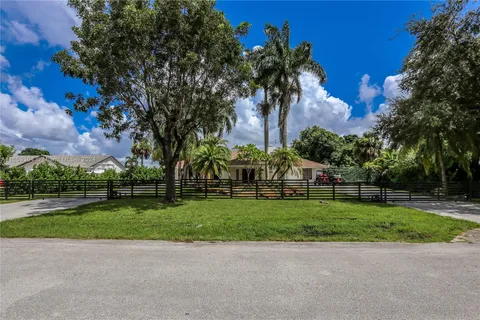 14401 SW 23 nd ST, Davie FL 33325