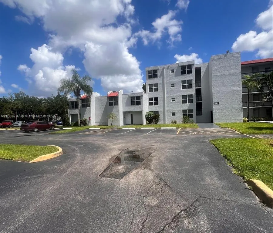 9411 Evergreen Pl # 301, Davie FL 33324