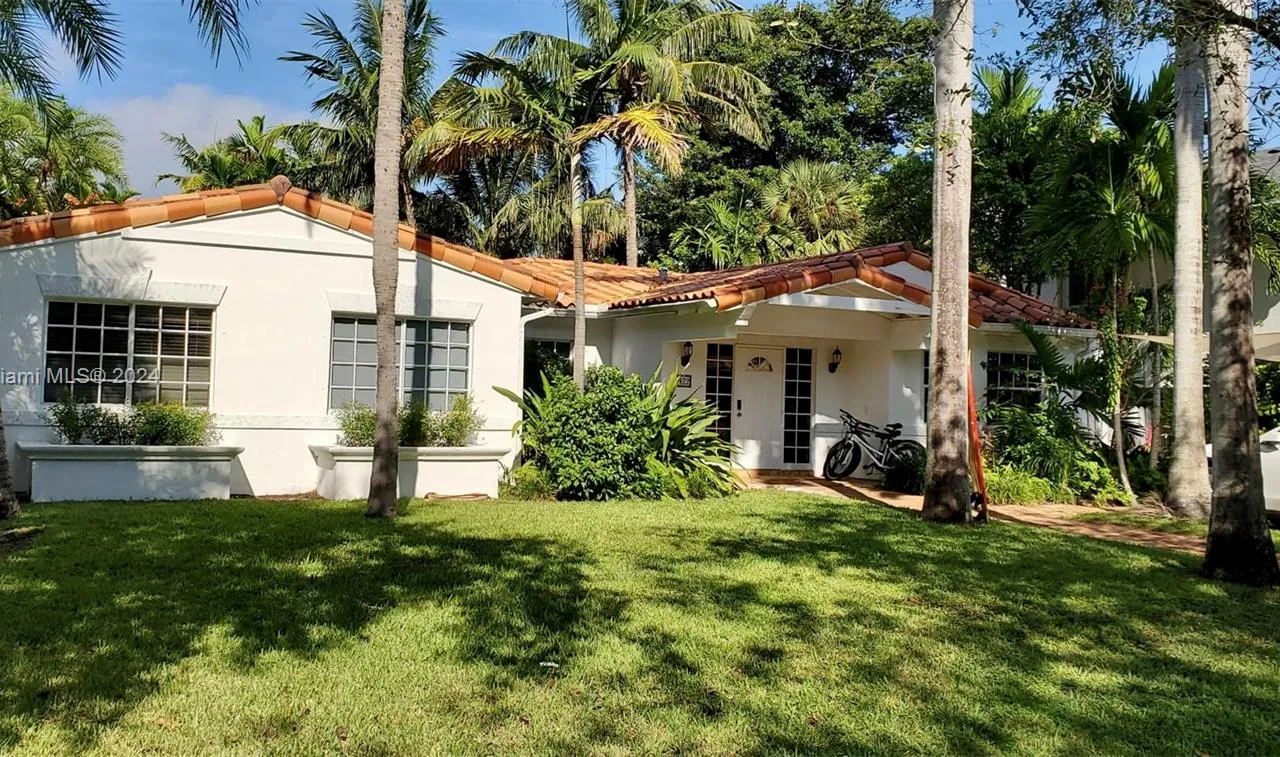 422 Warren Ln, Key Biscayne FL 33149