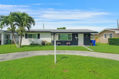 1160 NW 79th Ter, Pembroke Pines FL 33024