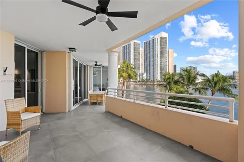 848 Brickell Key Dr # 301, Miami FL 33131