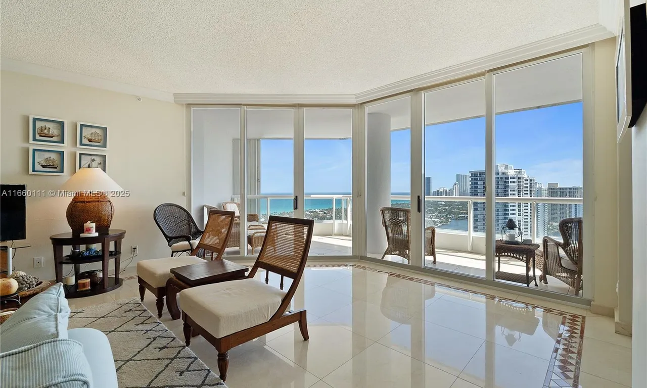 21050 Point Pl # 2702, Aventura FL 33180