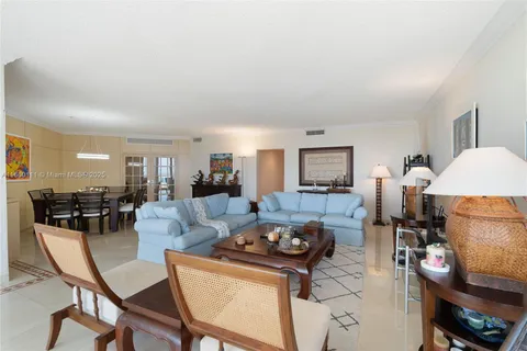 21050 Point Pl # 2702, Aventura FL 33180