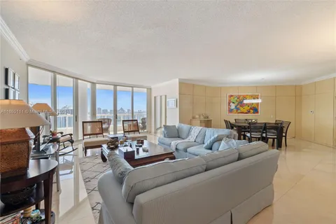 21050 Point Pl # 2702, Aventura FL 33180