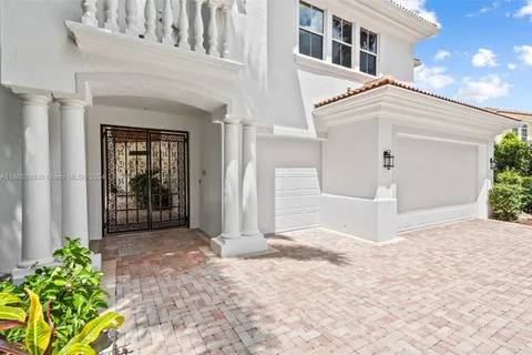 8935 Oakland Hills Dr, Delray Beach FL 33446