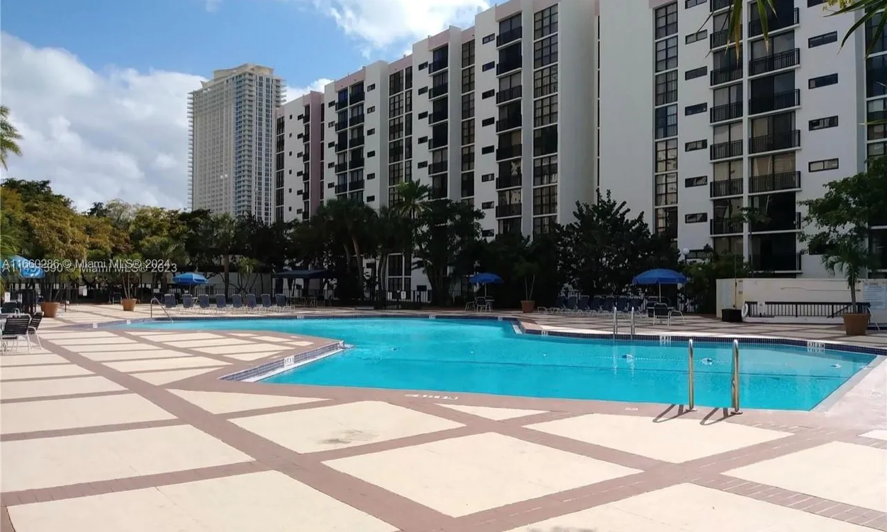 17021 N Bay Rd # 111, Sunny Isles Beach FL 33160