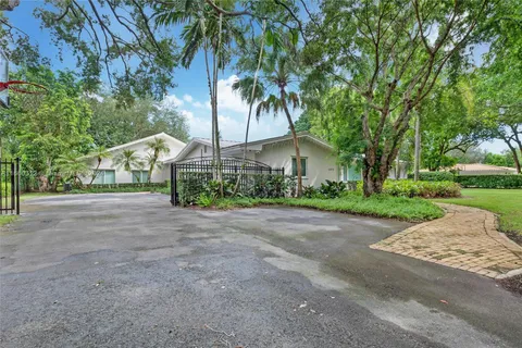 6875 SW 96th St, Pinecrest FL 33156