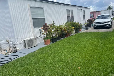 11014 NW Flagler Ln, Miami FL 33172