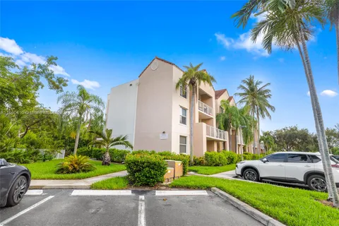 2721 Ocean Club Blvd # 305, Hollywood FL 33019