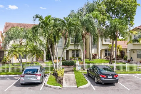 10869 NW 3rd Ct # 10869, Pembroke Pines FL 33026