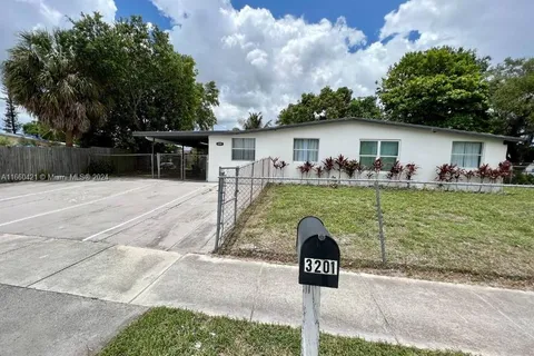 3201 NW 5th Ct, Lauderhill FL 33311