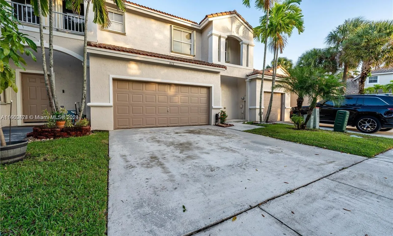 811 NW 130th Ave, Pembroke Pines FL 33028