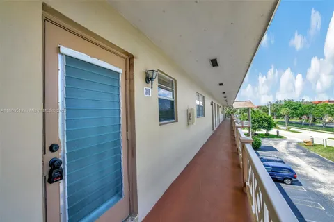 5001 W Oakland Park Blvd # 308, Lauderdale Lakes FL 33313