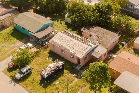 2122 Dewey St, Hollywood FL 33020