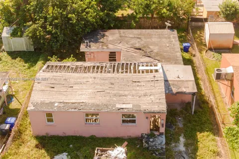 2122 Dewey St, Hollywood FL 33020