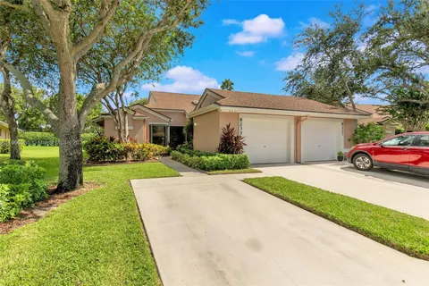 8231 Springlake Dr, Boca Raton FL 33496