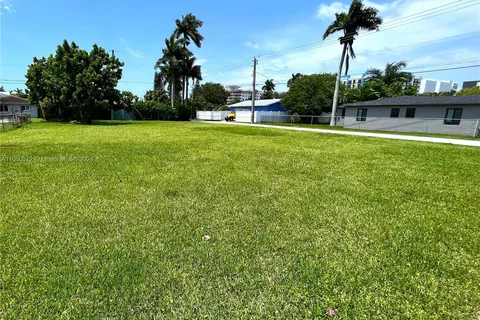 212 NE 1st St, Dania Beach FL 33004