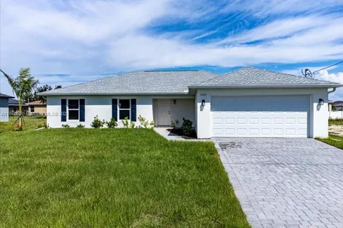 1705 NW 11th PL, Cape Coral FL 33993