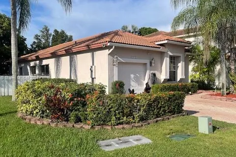 19245 NW 14th St, Pembroke Pines FL 33029